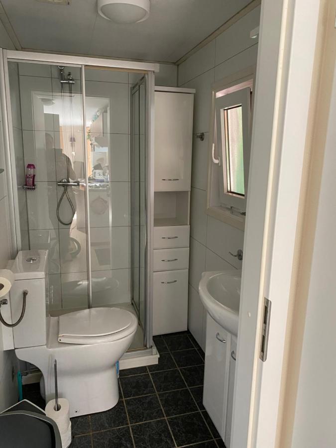 Ruim Privacyvol Chalet Met Overdekt Terras エルメロ エクステリア 写真